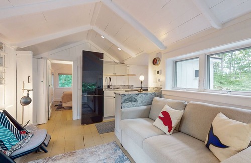 Ogunquit Cabaña | Quiet charming cottage near the heart of town, walk to Ogunquit Beach