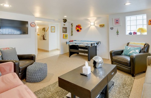 Belmont Cragin Apartamento | Quiet Chicago Vacation Rental: 11 Mi to Downtown!