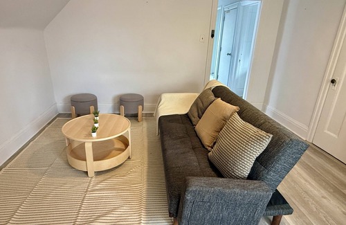Palmerston Apartamento | Quiet City Stay | Terrace, Parking, Self Check-In