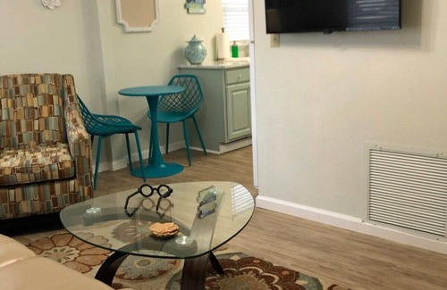 Old Town Casa | Quiet-Clean-Cottage-Dogs Kitchen