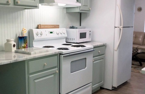 Old Town Casa | Quiet-Clean-Cottage-Dogs Kitchen