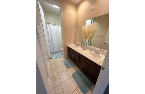 Nut Tree Casa | Quiet, clean one bedroom in spacious home.