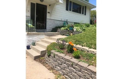 Aksarben - Elmwood Park Casa | Quiet & close to Aksarben Village & Pet Friendly!