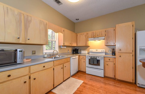Richmond Hill Casa | Quiet Coastal Home Savannah Ft Stewart GA