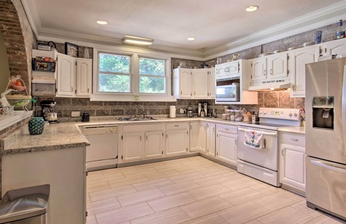 Columbia Casa | Quiet Columbia Home w/ Fire Pit & Pool Table!