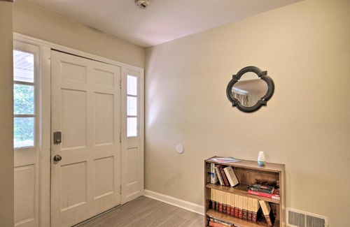 Columbia Casa | Quiet Columbia Home with Fire Pit and Pool Table!
