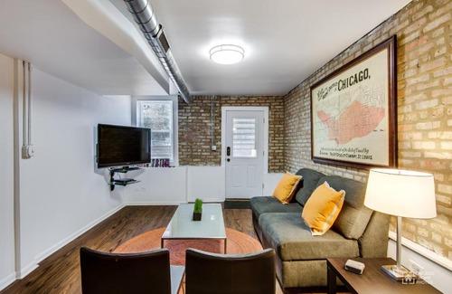 West Town Apartamento | Quiet Comfort in the Big City, Just Steps to the Blue Line apts