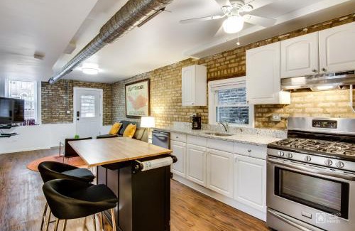 West Town Apartamento | Quiet Comfort in the Big City, Just Steps to the Blue Line apts