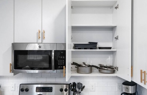 Forest Park Condominio | Quiet Comfort & Urban Style: 2-Bedroom Condo