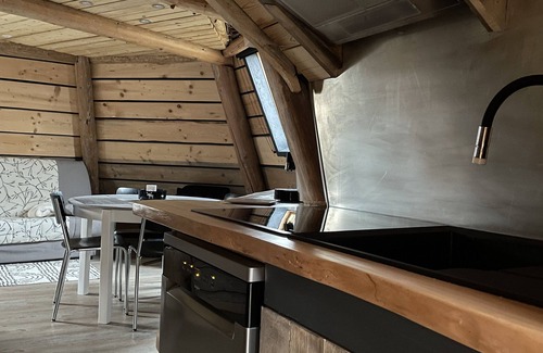 Plenisette Chalet De Esquí | Quiet, comfortable wooden tepee in a small Jura village near our horses.