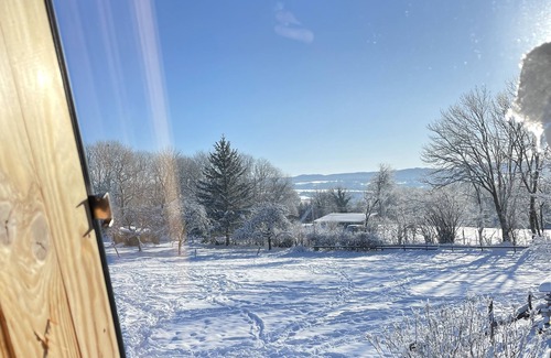 Plenisette Chalet De Esquí | Quiet, comfortable wooden tepee in a small Jura village near our horses.