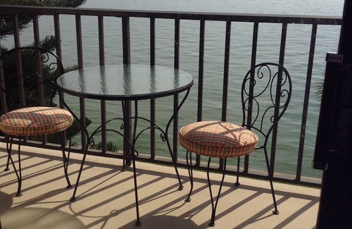 Pinellas Point Condominio | Condominio tranquilo con vista al agua ... justo al lado del puente Sunshine Skyway.