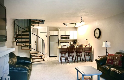Alyeska Condominio | Quiet condo five minutes from Alyeska Resort.