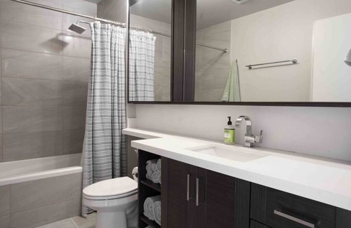 Old Ballard Condominio | Quiet Condo - Just off Market St, Awesome Location