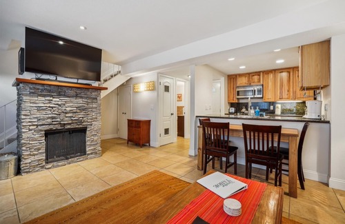 Lake Forest Condominio | Tranquila Condo 62 Lake Forest Glen - 3101 Lake Forest carretera