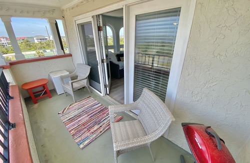 North Topsail Beach Condominio | Quiet Condo with Resort-Style Amenities