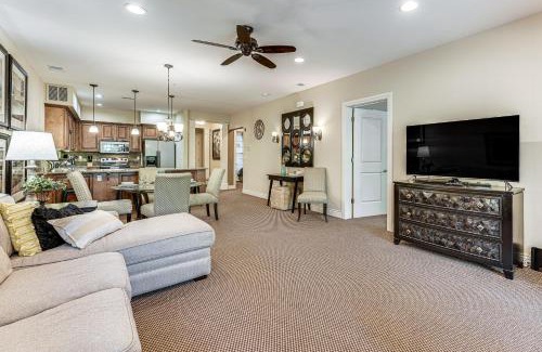 Branson Apartamento | Quiet Condo with Patio 3 Mi to Dtwn Branson!