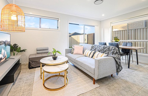 Bardia Casa | Quiet & Convenient Adorable Modern 4 Br House