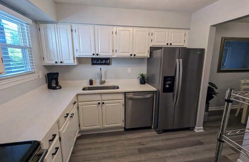 Columbia Condominio | Cozy, remodeled condo on the Saluda River near downtown Columbia and the Zoo