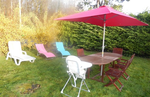 Benouville Casa | Quiet cottage close to beaches, trampoline, bicycles, greenway, shops nearby