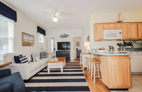 Summer Village Cabaña | Quiet Cottage in Summer Village with Central Air close to the Ocean!