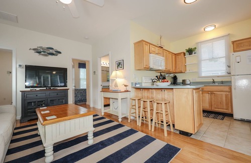 Summer Village Cabaña | Quiet Cottage in Summer Village with Central Air close to the Ocean!