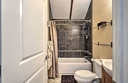 Rio Nido Cabaña | Tranquilo Guerneville Cottage w / Redwood Forest Views!