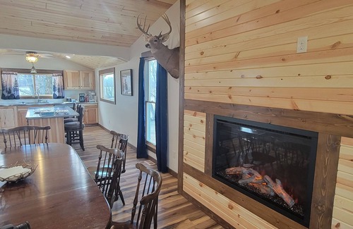 Olney Casa | Quiet Country 3 Bedroom Escape in Jonesburg MO