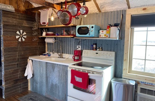 Pompeys Pillar Cabina | Quiet Country Burnt Cross Cabin close to Billings