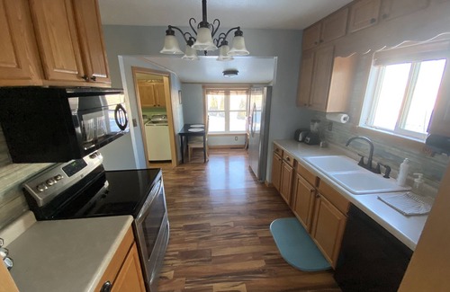 Tracy Cabaña | Quiet Country Cottage 5 Minutes from Town!