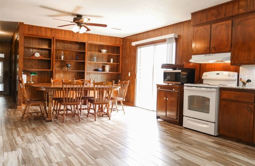 Clarksville Casa | Quiet country home on a homestead farm