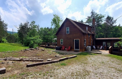 Eureka Springs Apartamento | Quiet, country studio guest room