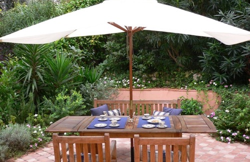 Saint-Jean-Cap-Ferrat Apartamento | Tranquilo apartamento con jardín en el patio junto al puerto de yates