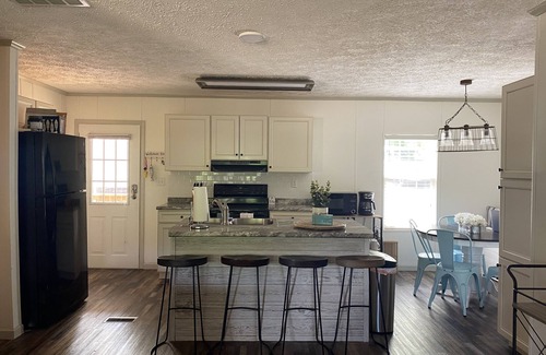 Milledgeville Casa | Quiet Cove 4 Bedroom Lake Retreat, Large Dock & Fire Pit 🎣⛵️☀️