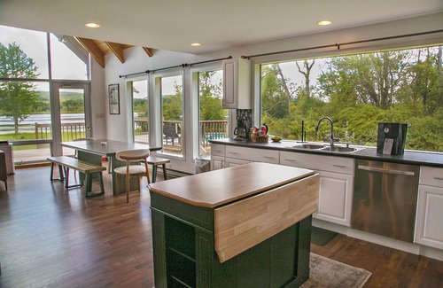 Bradford Cabina | Quiet Cove on Wood Road!
