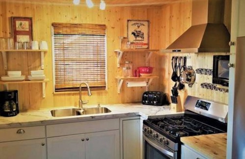 Fox Lake Condominio | Quiet & Cozy Cabin Across from Fox Lake 🚤