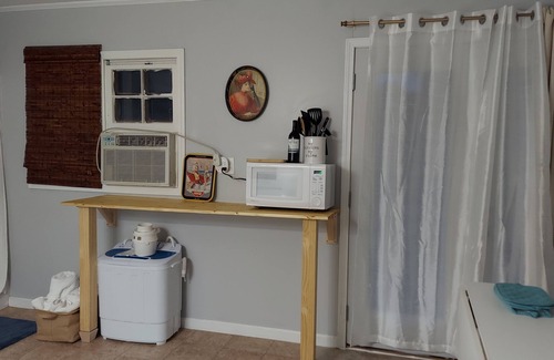 Woodstock Casa | Quiet Cozy in-law suite with kitchenette