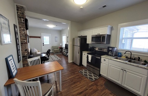 South Richmond Casa | Quiet Cozy Modern Oasis Minutes To Downtown RVA!