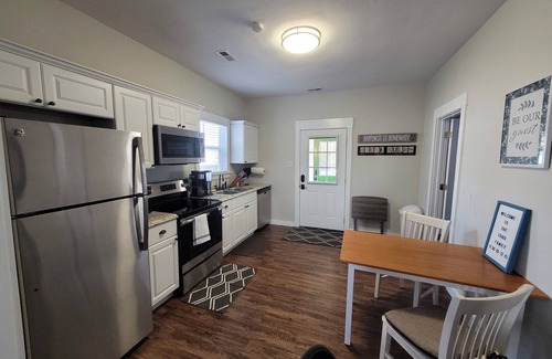 South Richmond Casa | Quiet Cozy Modern Oasis Minutes To Downtown RVA!