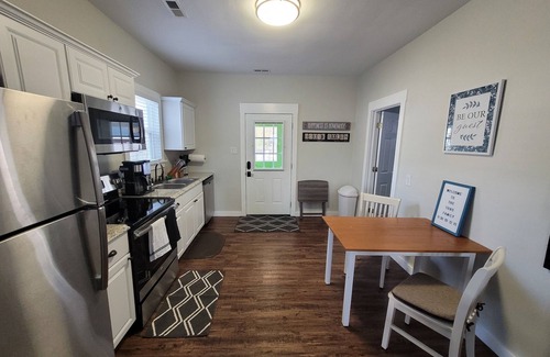 South Richmond Casa | Quiet Cozy Modern Oasis Minutes To Downtown RVA!