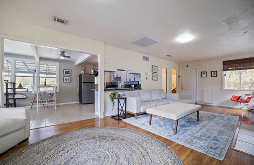 Leander Casa | Quiet & Cozy Retreat with Fireplace