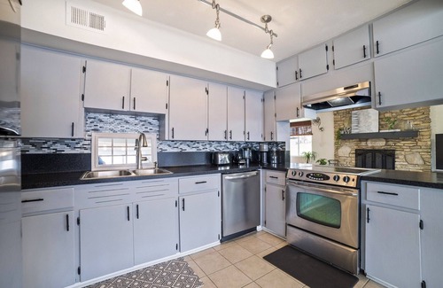 Leander Casa | Quiet & Cozy Retreat with Fireplace