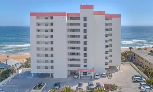 Seawinds Condo Apartamento | Quiet direct oceanfront 2 bed 2 bath condo w/pool
