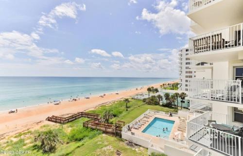 Seawinds Condo Apartamento | Quiet direct oceanfront 2 bed 2 bath condo w/pool