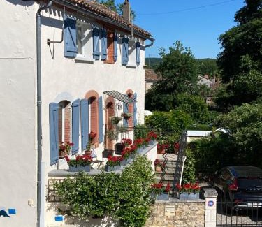 Varen Cama Y Desayuno | Quiet double ensuite room, own entrance