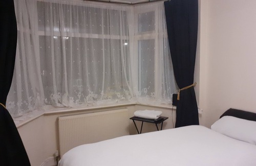 Wolverhampton Casa | Quiet double rooms available in leafy suburb of Newbridge (West Wolverhampton).