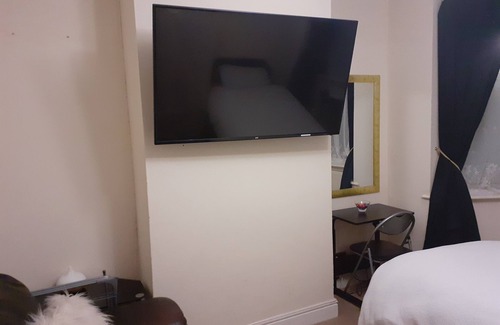 Wolverhampton Casa | Quiet double rooms available in leafy suburb of Newbridge (West Wolverhampton).