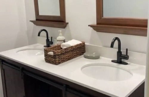 Turners Casa | Quiet, East Springfield Exclusive Home- Pet-Friendly!