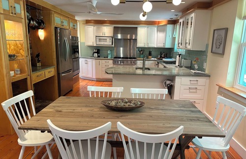Edgartown Casa | Quiet Edgartown vacation home - 10 minutes from door to beach chair!