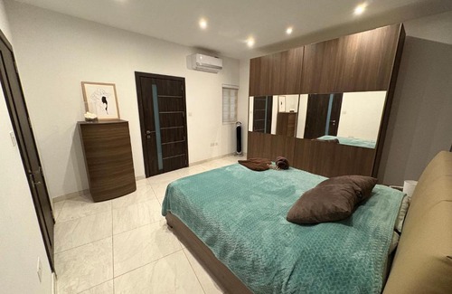 Zejtun Casa | Quiet Ensuite Room - Near Marsaskala & Airport